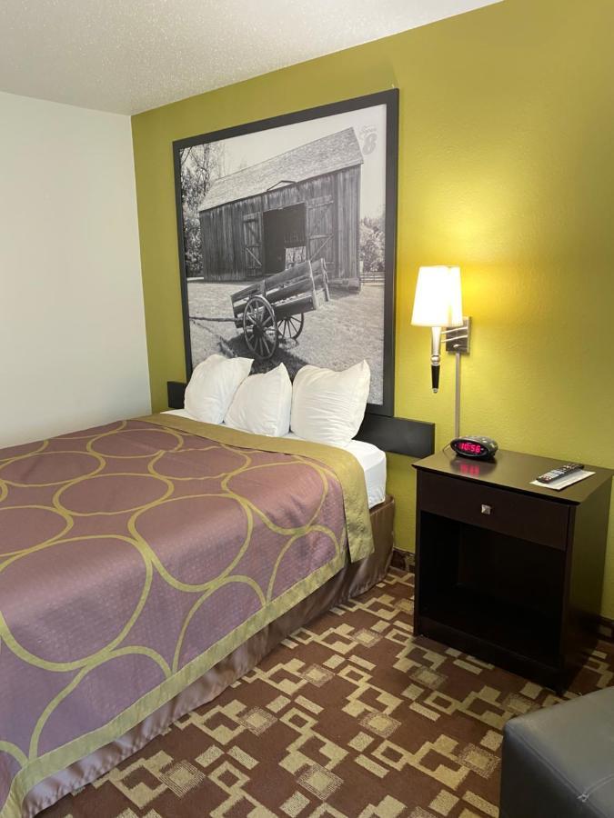 Super 8 By Wyndham Independence Ia Hotel ภายนอก รูปภาพ