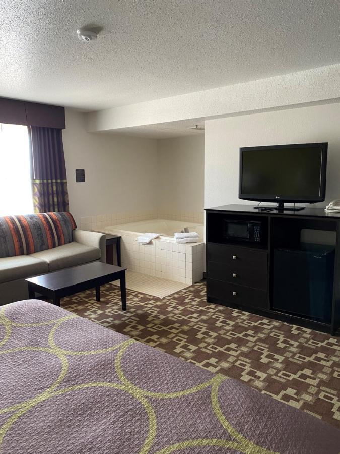 Super 8 By Wyndham Independence Ia Hotel ภายนอก รูปภาพ