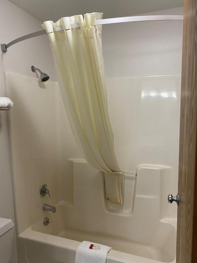 Super 8 By Wyndham Independence Ia Hotel ภายนอก รูปภาพ