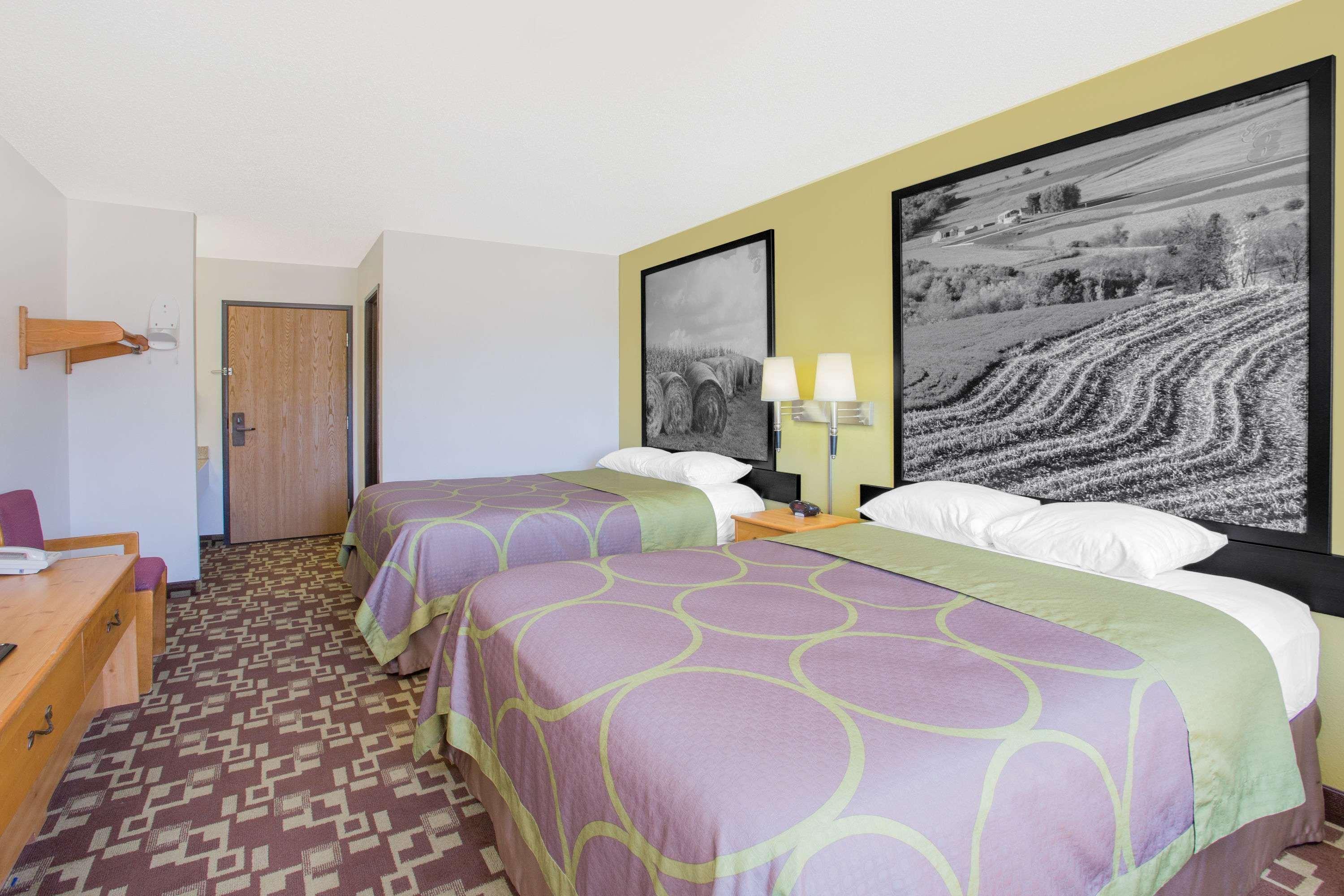 Super 8 By Wyndham Independence Ia Hotel ภายนอก รูปภาพ